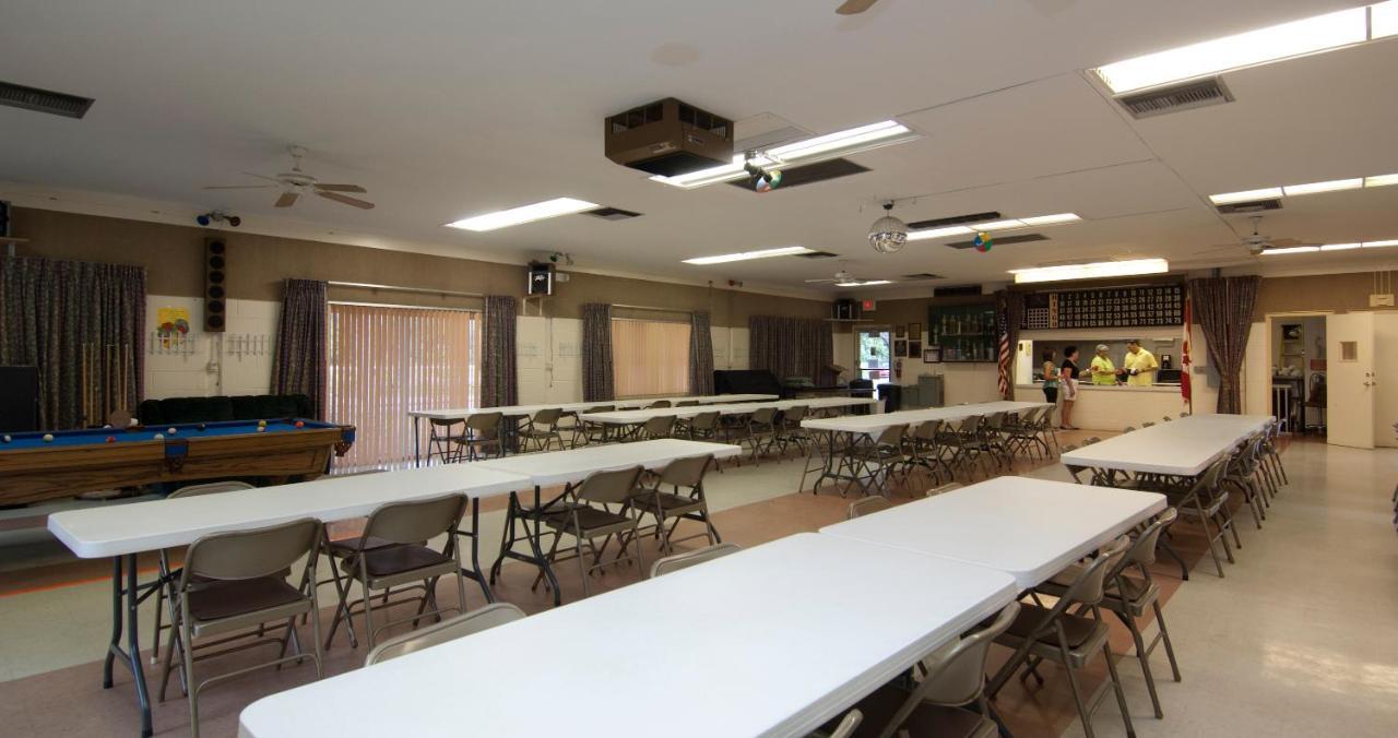 Spanish Main Rv Resort Thonotosassa Bagian luar foto