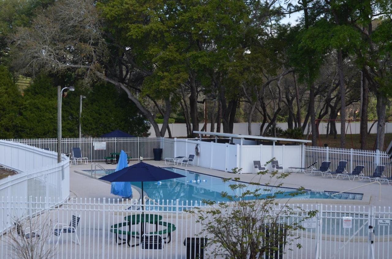Spanish Main Rv Resort Thonotosassa Bagian luar foto